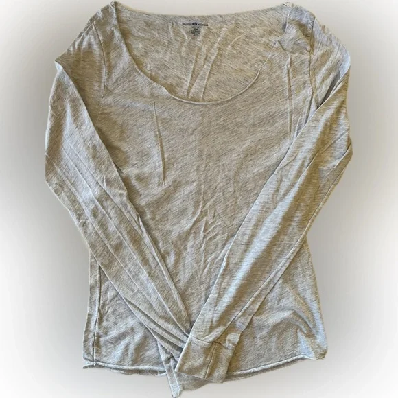 Brandy Melville Bonnie Off-Shoulder Long Sleeve Top - Picture 2 of 5